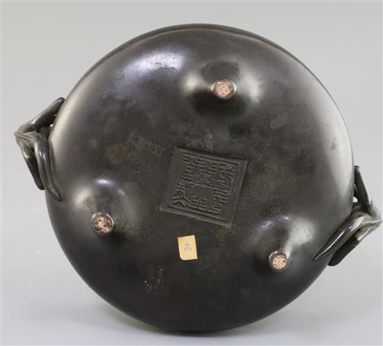 A Chinese bronze tripod censer, ding 18th century W. 25cm, jichimu cover